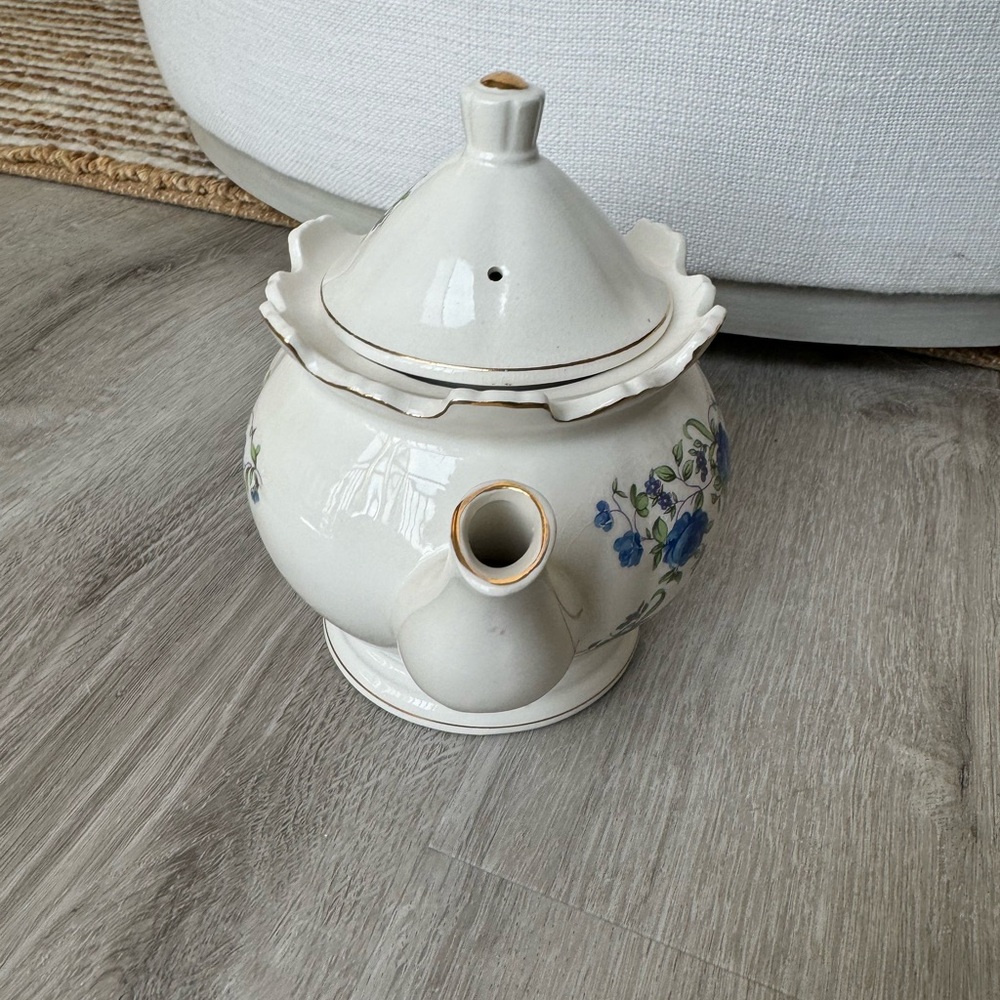 China Tea Pot - Picture 3 of 4